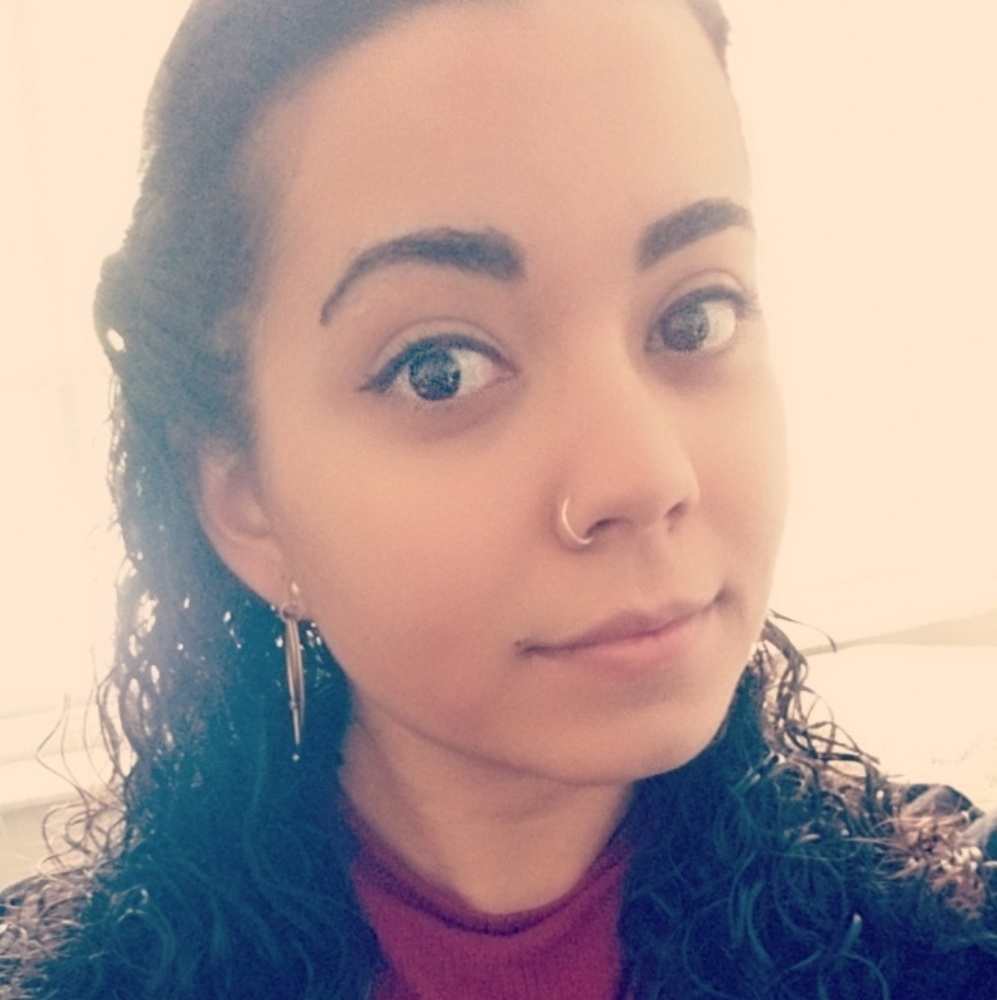 Meet your Posher, Idania